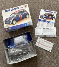 Burago Mini Cooper 2001 1:24