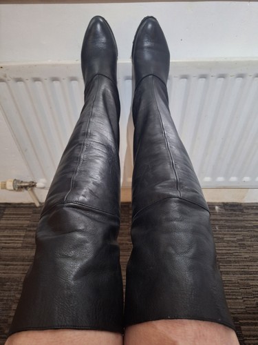 Russel bromley black over - bromley,
