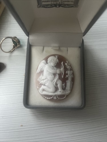 Antique cameo shell with - , cupid