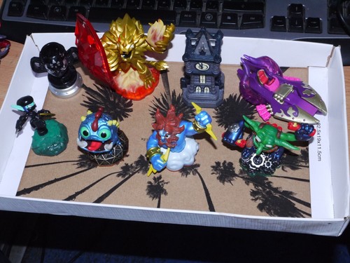 Bundle skylanders toy figures
