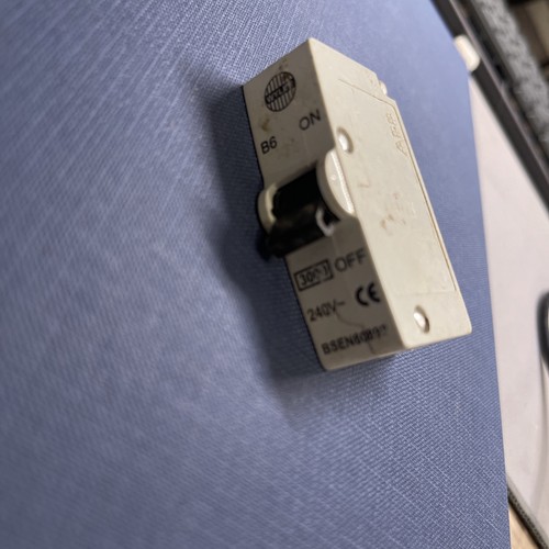 Wylex type push plug in - b, push/plug-in
