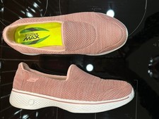 Skechers Size 5.5 Go Walk Goga