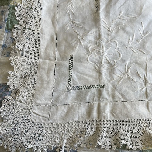 Vtg embroidered tablecloth - tablecloth, 38