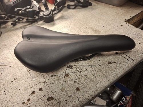 Kore saddle vgc - saddle,