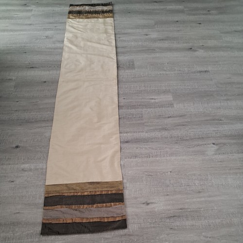 Next table runner - next,