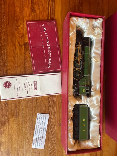 Hornby r2146 lner 2 - lner, flying