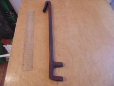VINTAGE STEEL METAL BENDING CLAW.
