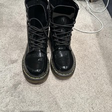 dr martens patent 8 hole