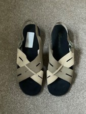Ladies Clarks Springers ‘Suntune’ Khaki Leather Sandals - Size 8