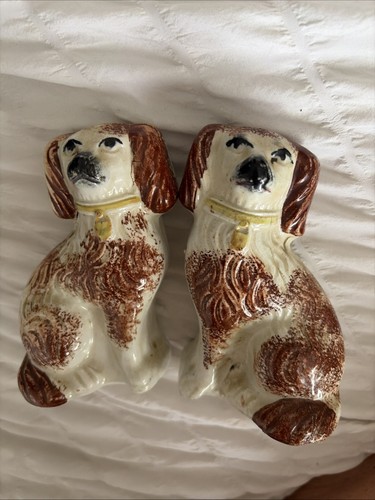Pair spaniel figures - of,
