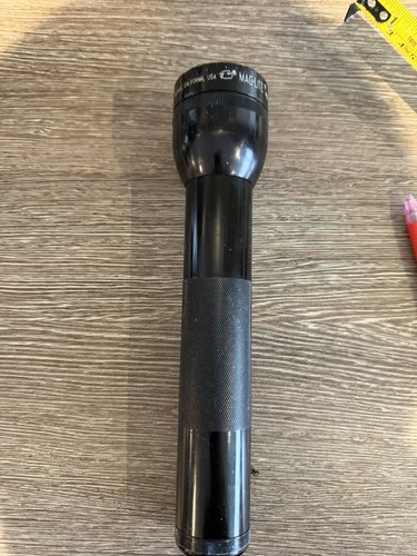 Maglite led flashlight - 3d,