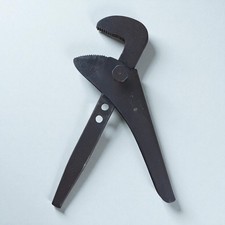 Footprint 9" Adjustable Pipe Wrench – Vintage British Made Stillson Grip Tool