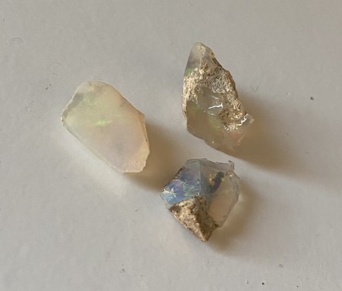 Raw uncut opal gemstones - uncut,