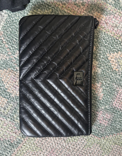Black leather chanel pouch - black,