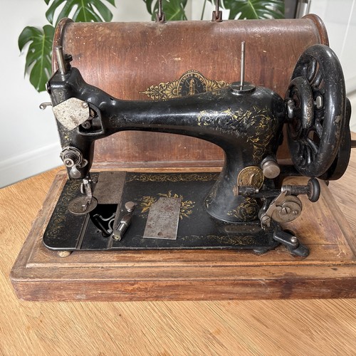 Vintage 28k singer - 28k, hand