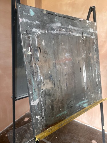 Solid metal easel - metal, |