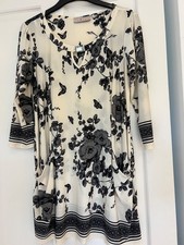 Dress by Billie and Blossom size 16 flower pattern shift/tunic style 