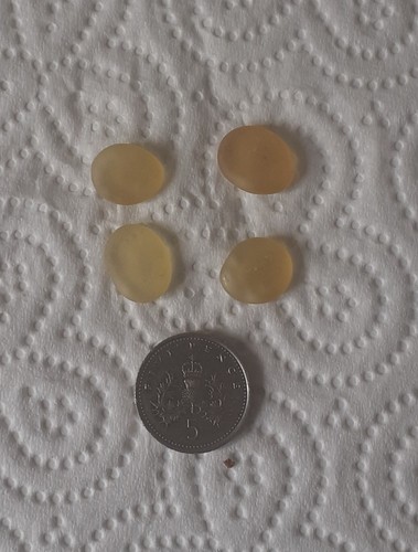 Small yellow pieces recycled - 4,