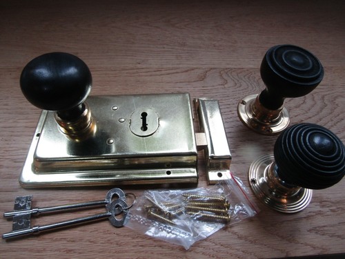 Wooden door rim - wooden, knob