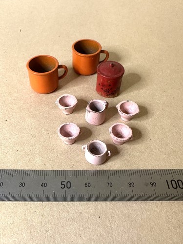 Vintage dollshouse miniatures