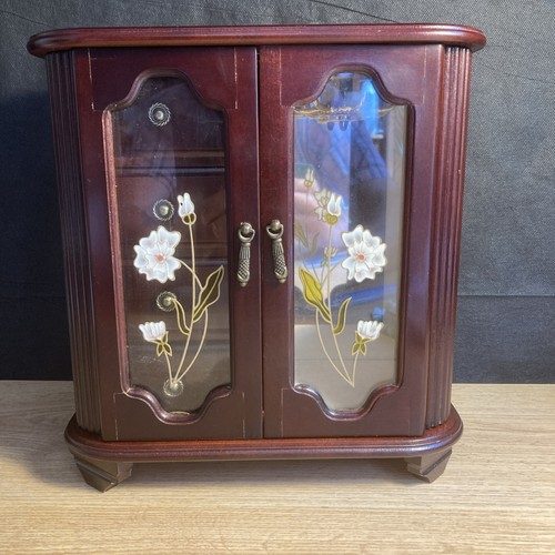 Vintage style wooden jewellery - style,