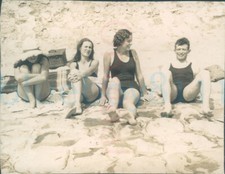 1932 Orig Photo Welch Regiment Officer 2nd Lt DP Dick Pat, inge Molly Dimchurch 