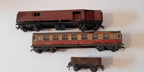 Hornby three rail stock - three,