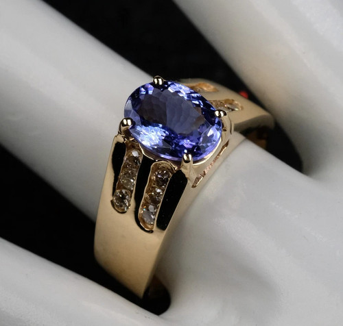 Oval cut tanzanite - 3.65,