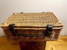 Handmade Wicker Basket Hamper Picnic 38cm x 25cm x 14cm with Lid