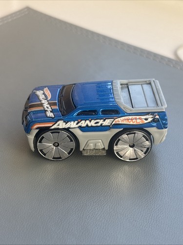 Hot wheels chevy avalanche - hot,