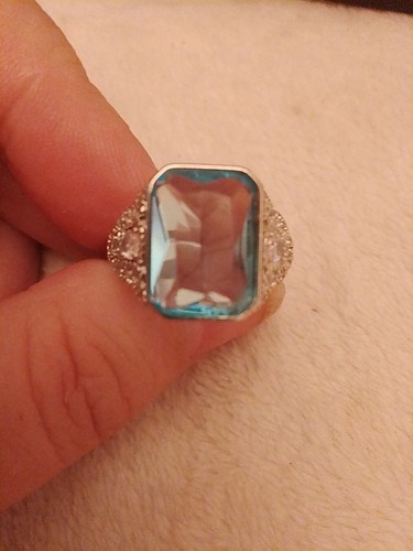 8ct ring emerald cut - 8ct,
