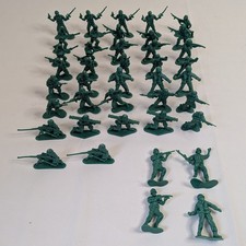 Vintage Style Army Soldiers x 41 Green 1:32 Scale Plastic Figures Toy Bundle