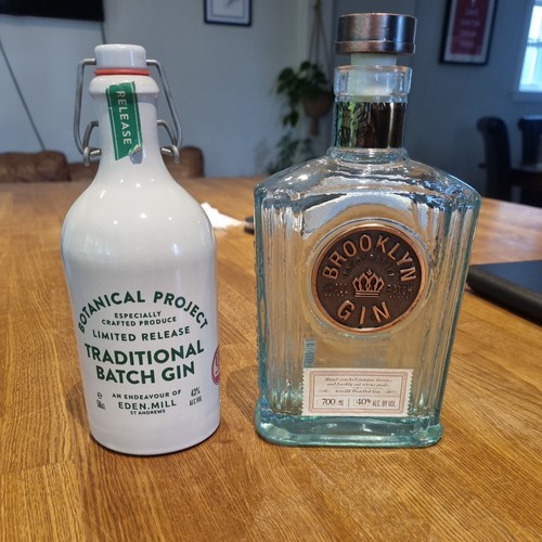 Set empty gin - of, bottles