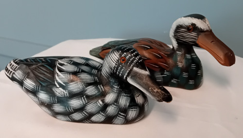 Vintage hand carved ducks - x,