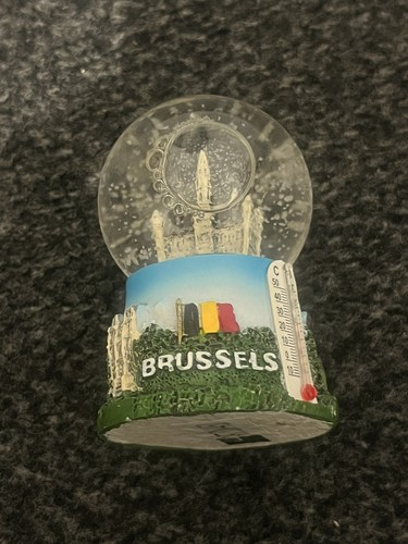 Snow globe brussels holiday - snow,