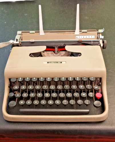 Olivetti letter typewriter - olivetti, 22