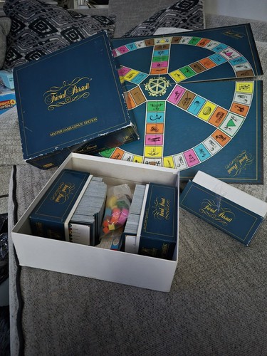 Trivial pursuit master game - trivial,