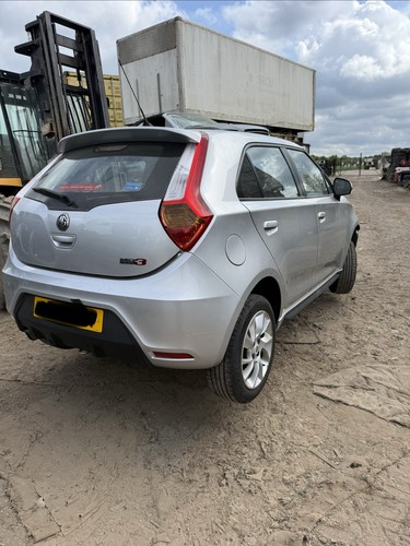 2015 mg3 petrol 5 speed - petrol,