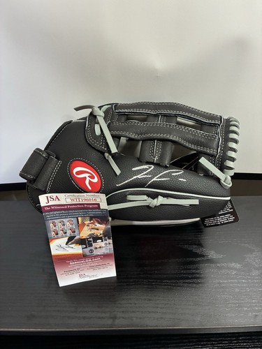 Ronald acuna autographed - ronald,