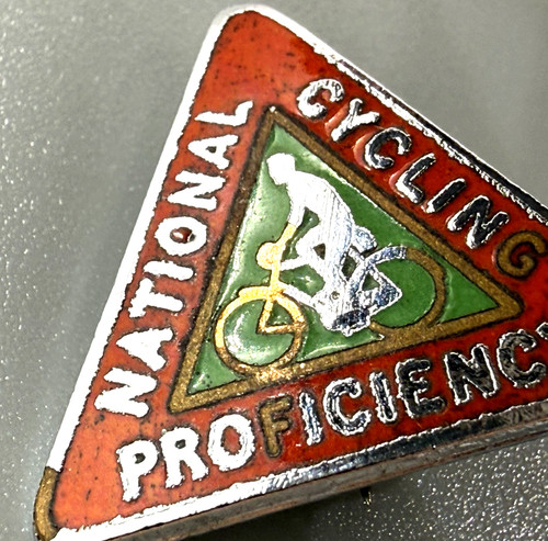 Vintage pin badge children - pin,