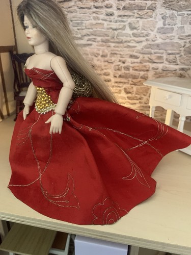 Wearable dolls house - wearable,