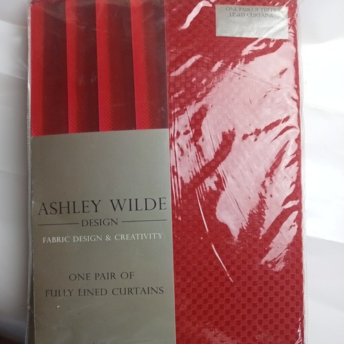 Red waffle design - red, pleat