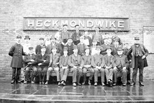Uuj-91 Railway Station Staff, Heckmondwike, Yorkshire. Photo