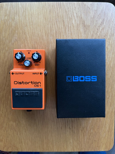 Boss distortion pedal - ds-1,