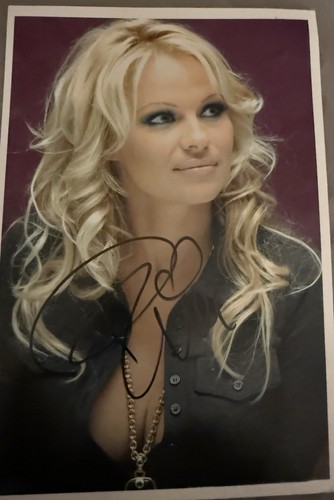 Pamela anderson signed photo - anderson,