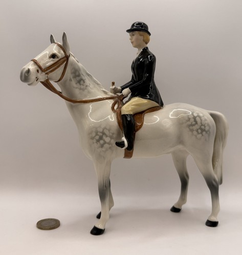 Beswick huntswoman grey - on,