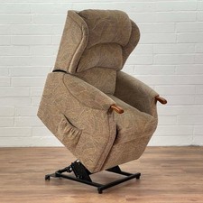 Celebrity Riser Recliner Chair