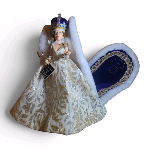 Peggy nisbet royal robes - royal,