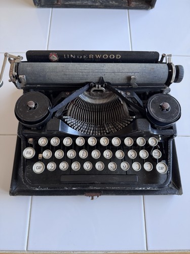 Underwood typewriter 1920s - typewriter,