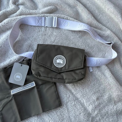 Canada goose smokey sage badge - goose,